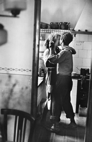 12-couple-dancing-kitchen-1950s-vintage-photo-famous_sm