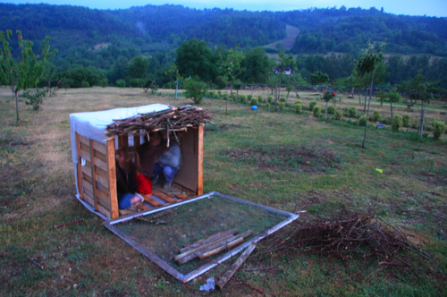 Cabane-diy-cageot