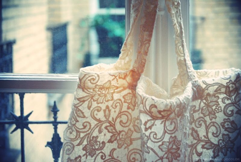 Sac-dentelle-delphine-manivet-fenetre_effected